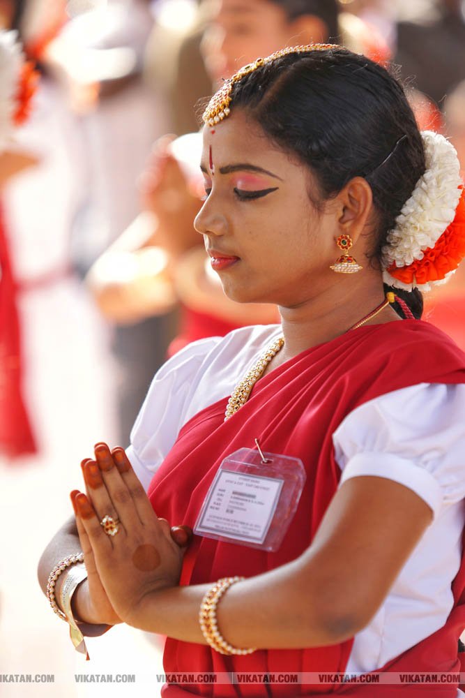 சிதம்பரம் நடராஜர் கோயிலில் மகா சிவராத்திரியை முன்னிட்டு ஒரே நேரத்தில் 7500 பேர் நடனமாடி கின்னஸ் சாதனை படைத்த பரத கலைஞர்கள்! சிதம்பரம் நடராஜர் கோயிலில் மகா சிவராத்திரியை முன்னிட்டு ஒரே நேரத்தில் 7500 பேர் நடனமாடி கின்னஸ் சாதனை படைத்த பரத கலைஞர்கள்!