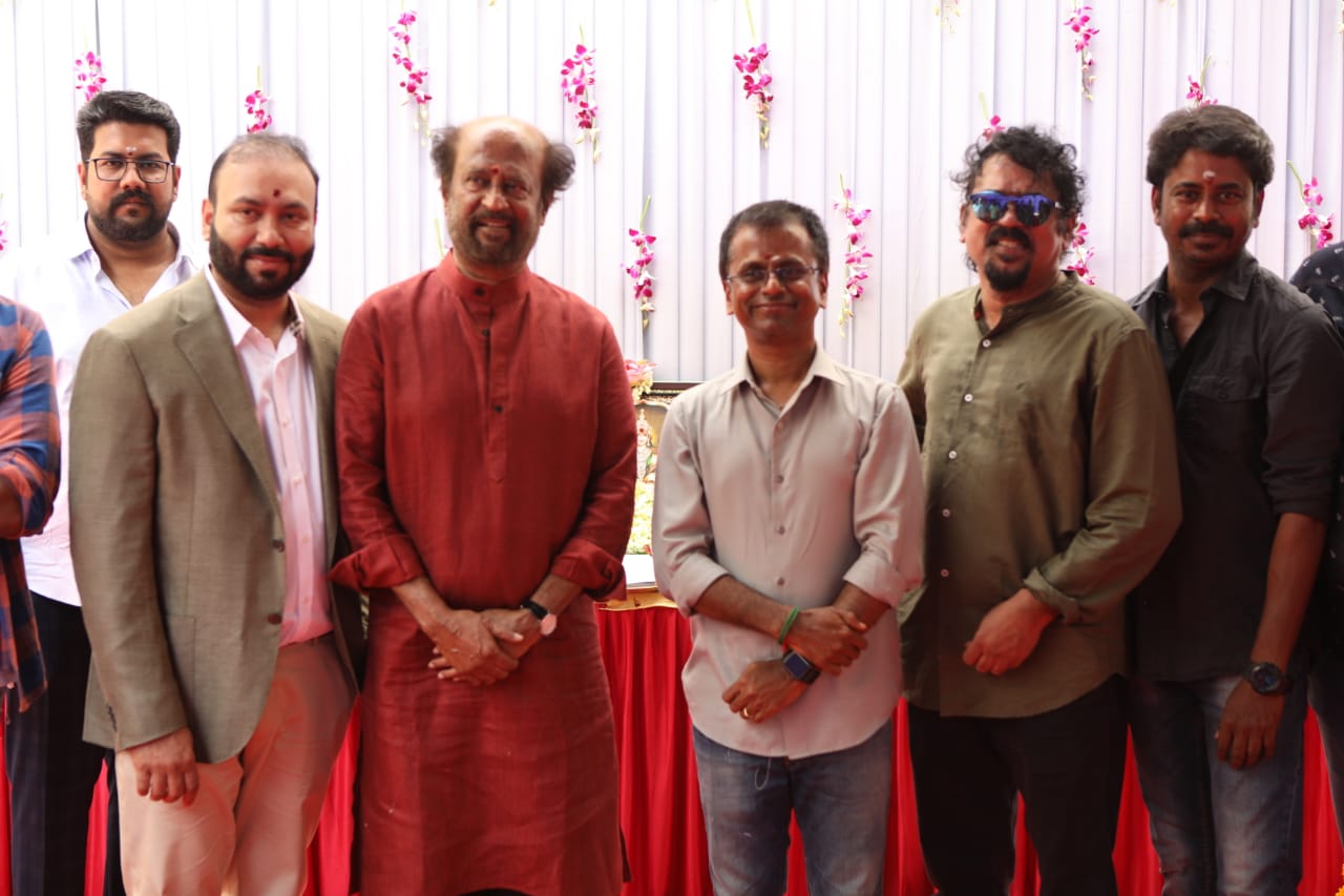ரஜினி-முருகதாஸ் 'தர்பார்' பட பூஜை ஸ்டில்ஸ் ரஜினி-முருகதாஸ் 'தர்பார்' பட பூஜை ஸ்டில்ஸ்