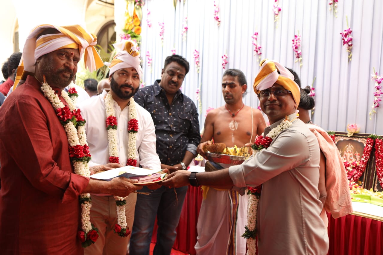 ரஜினி-முருகதாஸ் 'தர்பார்' பட பூஜை ஸ்டில்ஸ் ரஜினி-முருகதாஸ் 'தர்பார்' பட பூஜை ஸ்டில்ஸ்