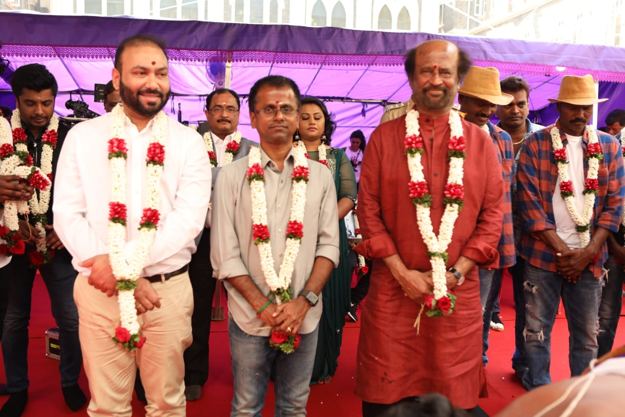 ரஜினி-முருகதாஸ் 'தர்பார்' பட பூஜை ஸ்டில்ஸ் ரஜினி-முருகதாஸ் 'தர்பார்' பட பூஜை ஸ்டில்ஸ்