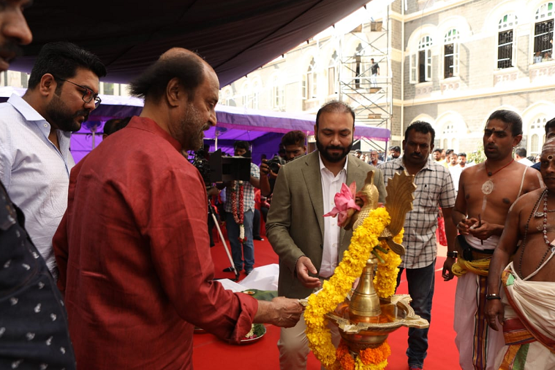 ரஜினி-முருகதாஸ் 'தர்பார்' பட பூஜை ஸ்டில்ஸ் ரஜினி-முருகதாஸ் 'தர்பார்' பட பூஜை ஸ்டில்ஸ்