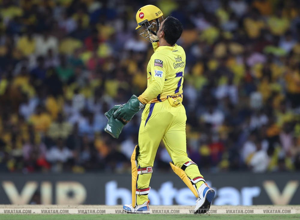 ஆன் தி க்ரவுண்ட், ஆஃப் தி க்ரவுண்ட்... தோனி நிகழ்த்தும் மேஜிக்! - சிறப்பு புகைப்படத் தொகுப்பு ஆன் தி க்ரவுண்ட், ஆஃப் தி க்ரவுண்ட்... தோனி நிகழ்த்தும் மேஜிக்! - சிறப்பு புகைப்படத் தொகுப்பு