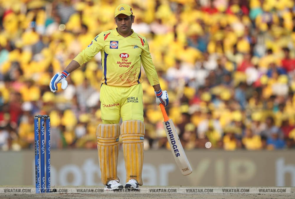 ஆன் தி க்ரவுண்ட், ஆஃப் தி க்ரவுண்ட்... தோனி நிகழ்த்தும் மேஜிக்! - சிறப்பு புகைப்படத் தொகுப்பு ஆன் தி க்ரவுண்ட், ஆஃப் தி க்ரவுண்ட்... தோனி நிகழ்த்தும் மேஜிக்! - சிறப்பு புகைப்படத் தொகுப்பு