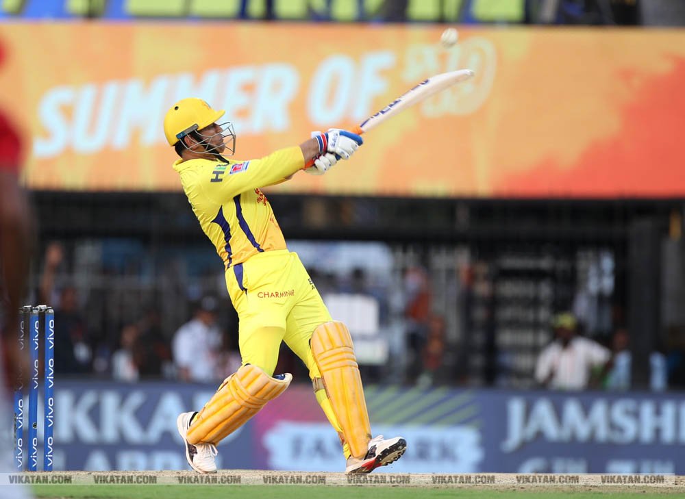 ஆன் தி க்ரவுண்ட், ஆஃப் தி க்ரவுண்ட்... தோனி நிகழ்த்தும் மேஜிக்! - சிறப்பு புகைப்படத் தொகுப்பு ஆன் தி க்ரவுண்ட், ஆஃப் தி க்ரவுண்ட்... தோனி நிகழ்த்தும் மேஜிக்! - சிறப்பு புகைப்படத் தொகுப்பு