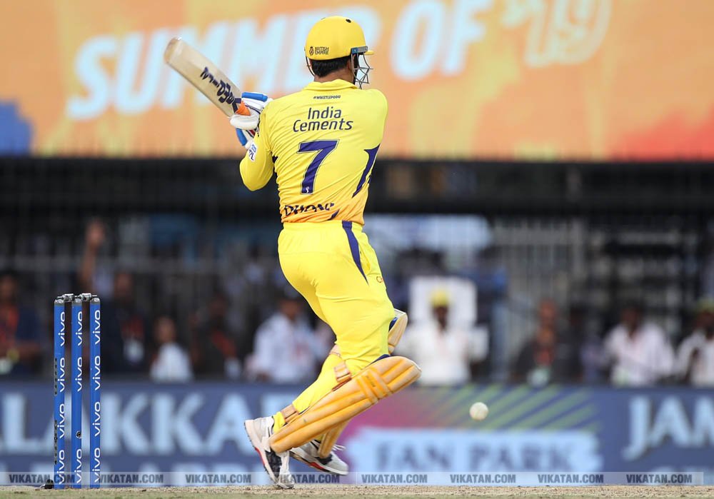 ஆன் தி க்ரவுண்ட், ஆஃப் தி க்ரவுண்ட்... தோனி நிகழ்த்தும் மேஜிக்! - சிறப்பு புகைப்படத் தொகுப்பு ஆன் தி க்ரவுண்ட், ஆஃப் தி க்ரவுண்ட்... தோனி நிகழ்த்தும் மேஜிக்! - சிறப்பு புகைப்படத் தொகுப்பு