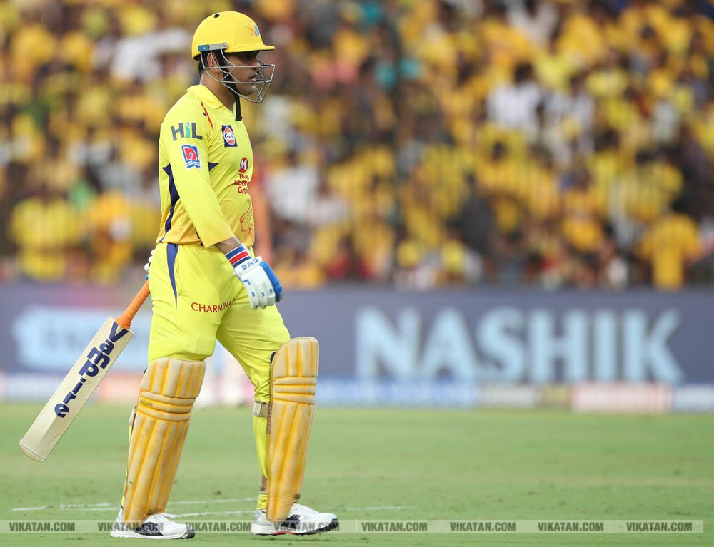 ஆன் தி க்ரவுண்ட், ஆஃப் தி க்ரவுண்ட்... தோனி நிகழ்த்தும் மேஜிக்! - சிறப்பு புகைப்படத் தொகுப்பு ஆன் தி க்ரவுண்ட், ஆஃப் தி க்ரவுண்ட்... தோனி நிகழ்த்தும் மேஜிக்! - சிறப்பு புகைப்படத் தொகுப்பு