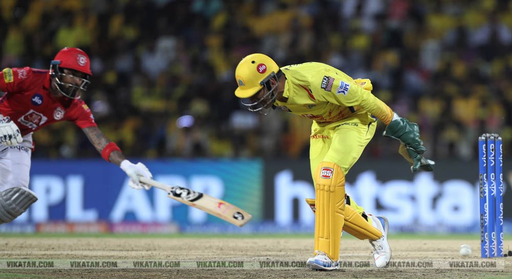 ஆன் தி க்ரவுண்ட், ஆஃப் தி க்ரவுண்ட்... தோனி நிகழ்த்தும் மேஜிக்! - சிறப்பு புகைப்படத் தொகுப்பு ஆன் தி க்ரவுண்ட், ஆஃப் தி க்ரவுண்ட்... தோனி நிகழ்த்தும் மேஜிக்! - சிறப்பு புகைப்படத் தொகுப்பு