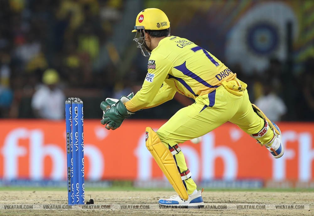 ஆன் தி க்ரவுண்ட், ஆஃப் தி க்ரவுண்ட்... தோனி நிகழ்த்தும் மேஜிக்! - சிறப்பு புகைப்படத் தொகுப்பு ஆன் தி க்ரவுண்ட், ஆஃப் தி க்ரவுண்ட்... தோனி நிகழ்த்தும் மேஜிக்! - சிறப்பு புகைப்படத் தொகுப்பு