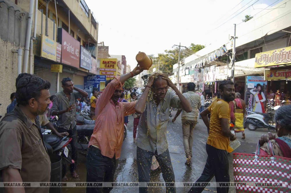மஞ்சள் மாநகரம் மஞ்சளால் நனைந்தது கம்பம் எடுக்கும் விழா கோலாகலம்... சிறப்பு தொகுப்பு மஞ்சள் மாநகரம் மஞ்சளால் நனைந்தது கம்பம் எடுக்கும் விழா கோலாகலம்... சிறப்பு தொகுப்பு
