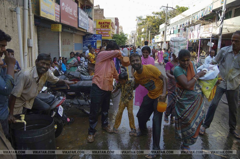 மஞ்சள் மாநகரம் மஞ்சளால் நனைந்தது கம்பம் எடுக்கும் விழா கோலாகலம்... சிறப்பு தொகுப்பு மஞ்சள் மாநகரம் மஞ்சளால் நனைந்தது கம்பம் எடுக்கும் விழா கோலாகலம்... சிறப்பு தொகுப்பு