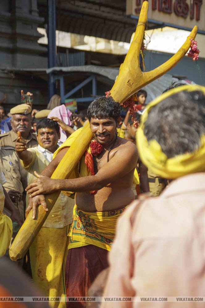 மஞ்சள் மாநகரம் மஞ்சளால் நனைந்தது கம்பம் எடுக்கும் விழா கோலாகலம்... சிறப்பு தொகுப்பு மஞ்சள் மாநகரம் மஞ்சளால் நனைந்தது கம்பம் எடுக்கும் விழா கோலாகலம்... சிறப்பு தொகுப்பு