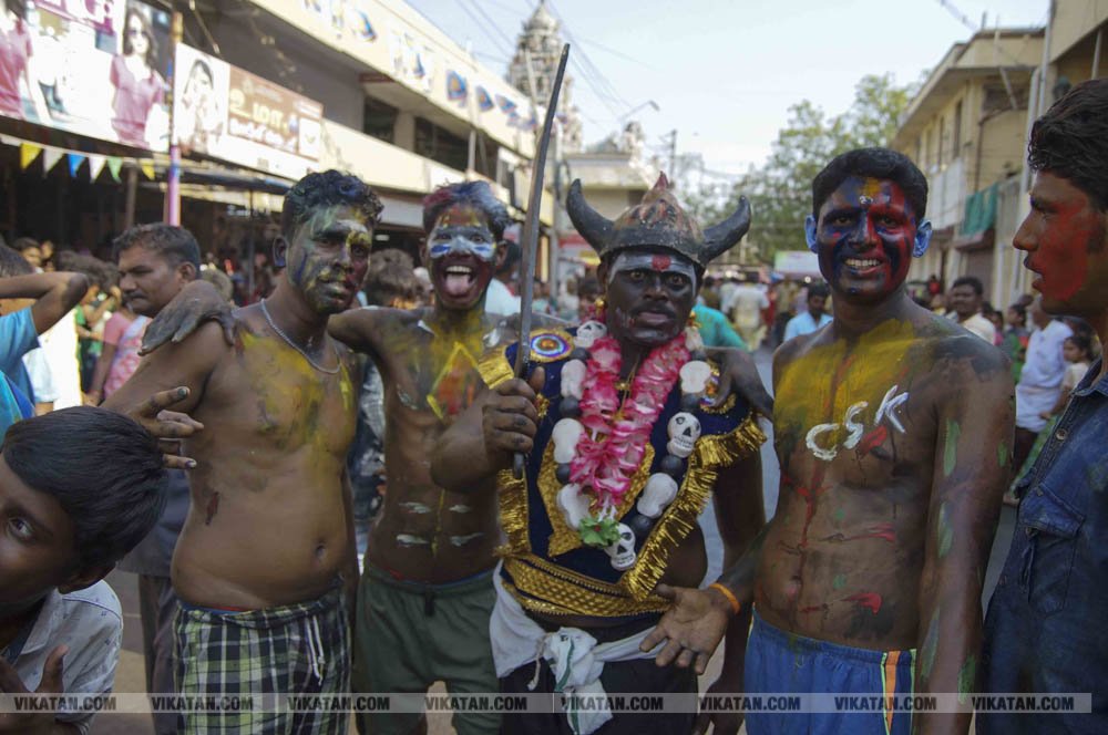 மஞ்சள் மாநகரம் மஞ்சளால் நனைந்தது கம்பம் எடுக்கும் விழா கோலாகலம்... சிறப்பு தொகுப்பு மஞ்சள் மாநகரம் மஞ்சளால் நனைந்தது கம்பம் எடுக்கும் விழா கோலாகலம்... சிறப்பு தொகுப்பு