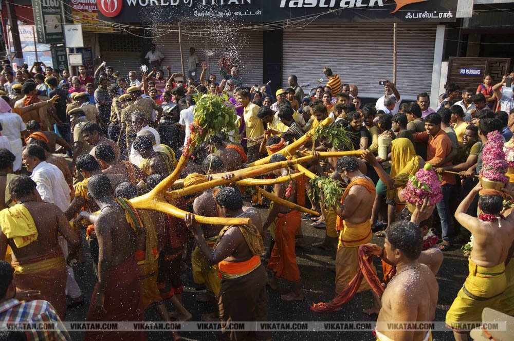 மஞ்சள் மாநகரம் மஞ்சளால் நனைந்தது கம்பம் எடுக்கும் விழா கோலாகலம்... சிறப்பு தொகுப்பு மஞ்சள் மாநகரம் மஞ்சளால் நனைந்தது கம்பம் எடுக்கும் விழா கோலாகலம்... சிறப்பு தொகுப்பு