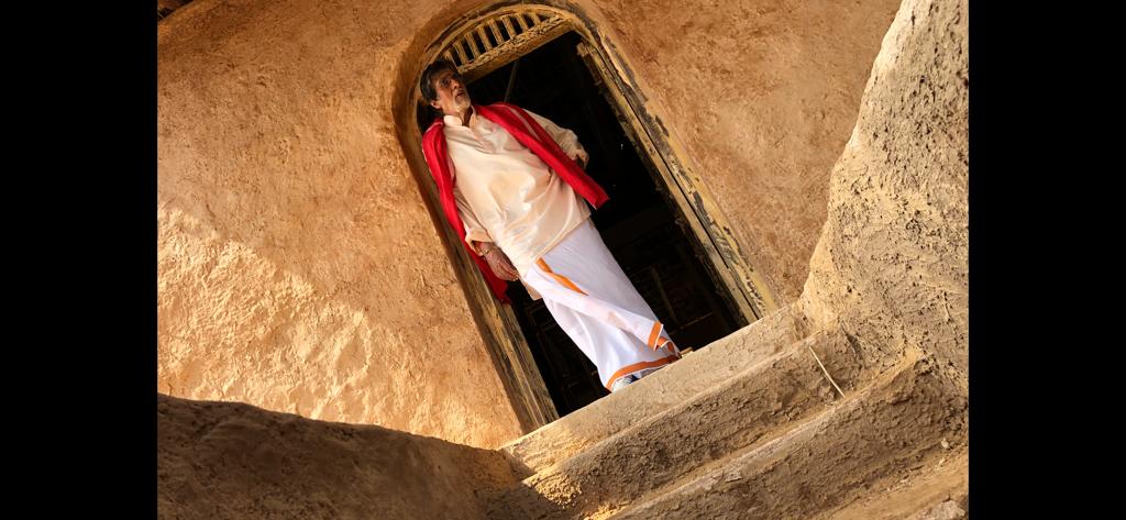அமிதாப்-எஸ்.ஜே.சூர்யாவின் 'உயர்ந்த மனிதன்' ஷூட்டிங் ஸ்பாட் ஸ்டில்ஸ் அமிதாப்-எஸ்.ஜே.சூர்யாவின் 'உயர்ந்த மனிதன்' ஷூட்டிங் ஸ்பாட் ஸ்டில்ஸ்