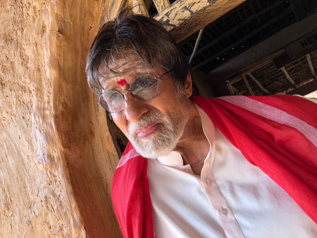 அமிதாப்-எஸ்.ஜே.சூர்யாவின் 'உயர்ந்த மனிதன்' ஷூட்டிங் ஸ்பாட் ஸ்டில்ஸ் அமிதாப்-எஸ்.ஜே.சூர்யாவின் 'உயர்ந்த மனிதன்' ஷூட்டிங் ஸ்பாட் ஸ்டில்ஸ்
