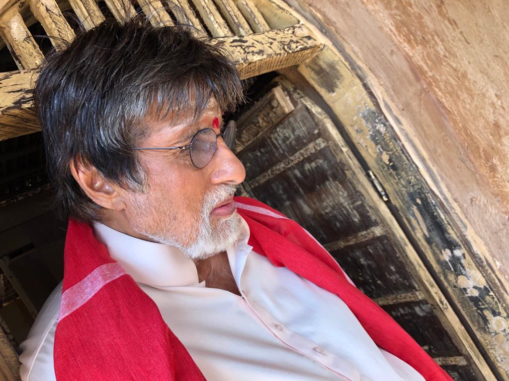 அமிதாப்-எஸ்.ஜே.சூர்யாவின் 'உயர்ந்த மனிதன்' ஷூட்டிங் ஸ்பாட் ஸ்டில்ஸ் அமிதாப்-எஸ்.ஜே.சூர்யாவின் 'உயர்ந்த மனிதன்' ஷூட்டிங் ஸ்பாட் ஸ்டில்ஸ்