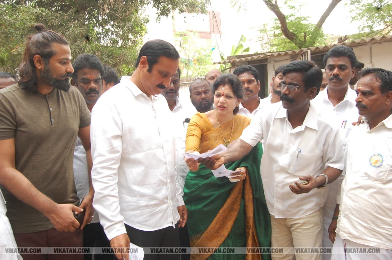 கமல், அஜித் முதல் முதல்வர் வரை... ஜனநாயகக் கடமையாற்றிய பிரபலங்கள்! - சிறப்பு புகைப்படத் தொகுப்பு கமல், அஜித் முதல் முதல்வர் வரை... ஜனநாயகக் கடமையாற்றிய பிரபலங்கள்! - சிறப்பு புகைப்படத் தொகுப்பு