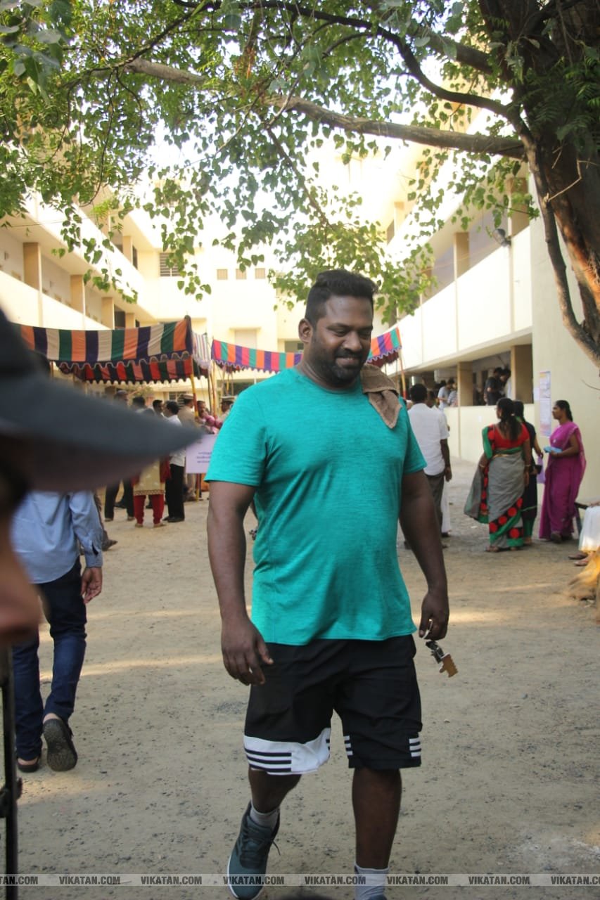 கமல், அஜித் முதல் முதல்வர் வரை... ஜனநாயகக் கடமையாற்றிய பிரபலங்கள்! - சிறப்பு புகைப்படத் தொகுப்பு கமல், அஜித் முதல் முதல்வர் வரை... ஜனநாயகக் கடமையாற்றிய பிரபலங்கள்! - சிறப்பு புகைப்படத் தொகுப்பு