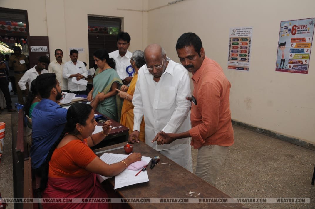 கமல், அஜித் முதல் முதல்வர் வரை... ஜனநாயகக் கடமையாற்றிய பிரபலங்கள்! - சிறப்பு புகைப்படத் தொகுப்பு கமல், அஜித் முதல் முதல்வர் வரை... ஜனநாயகக் கடமையாற்றிய பிரபலங்கள்! - சிறப்பு புகைப்படத் தொகுப்பு
