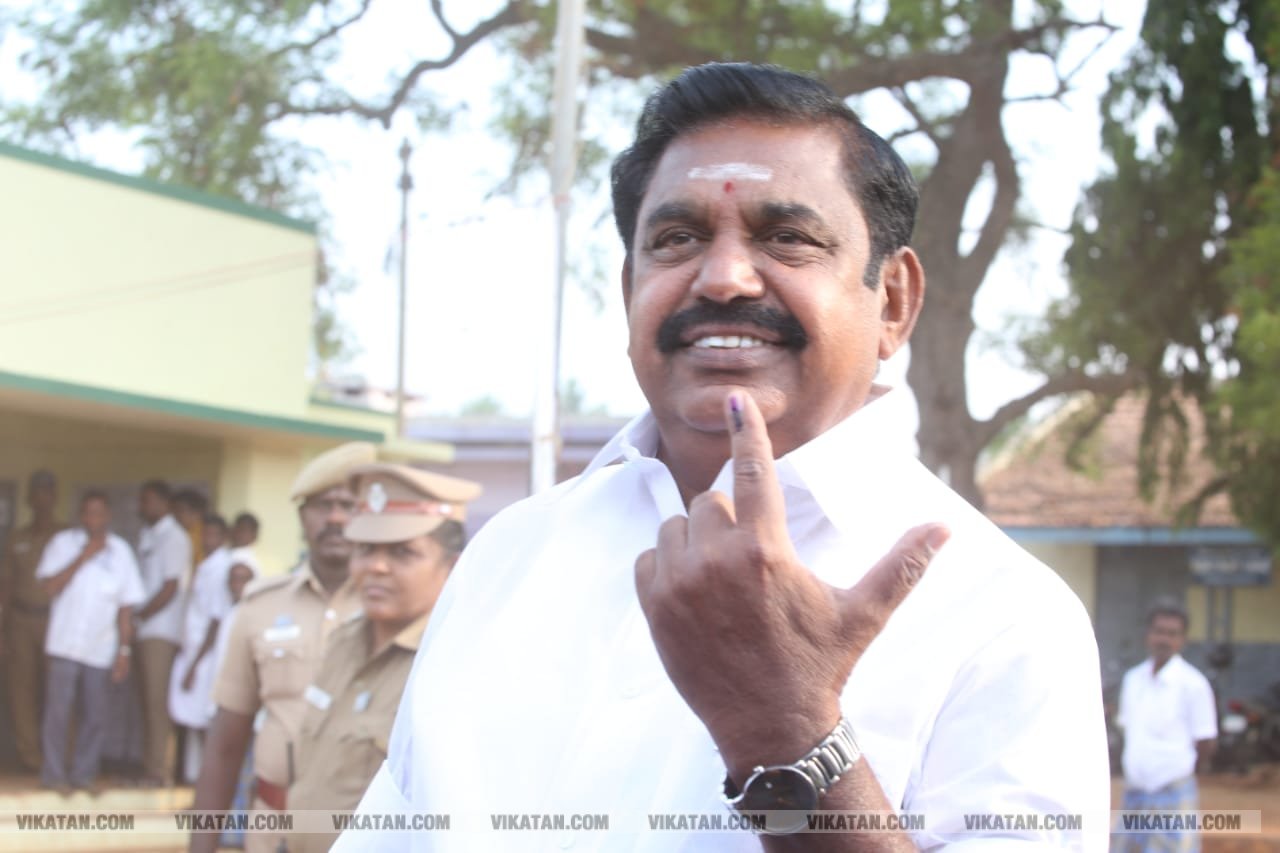 கமல், அஜித் முதல் முதல்வர் வரை... ஜனநாயகக் கடமையாற்றிய பிரபலங்கள்! - சிறப்பு புகைப்படத் தொகுப்பு கமல், அஜித் முதல் முதல்வர் வரை... ஜனநாயகக் கடமையாற்றிய பிரபலங்கள்! - சிறப்பு புகைப்படத் தொகுப்பு