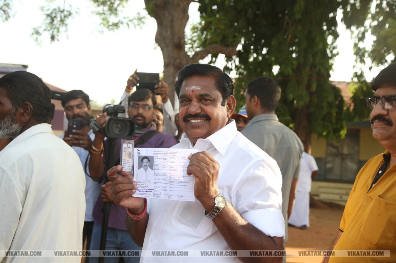 கமல், அஜித் முதல் முதல்வர் வரை... ஜனநாயகக் கடமையாற்றிய பிரபலங்கள்! - சிறப்பு புகைப்படத் தொகுப்பு கமல், அஜித் முதல் முதல்வர் வரை... ஜனநாயகக் கடமையாற்றிய பிரபலங்கள்! - சிறப்பு புகைப்படத் தொகுப்பு