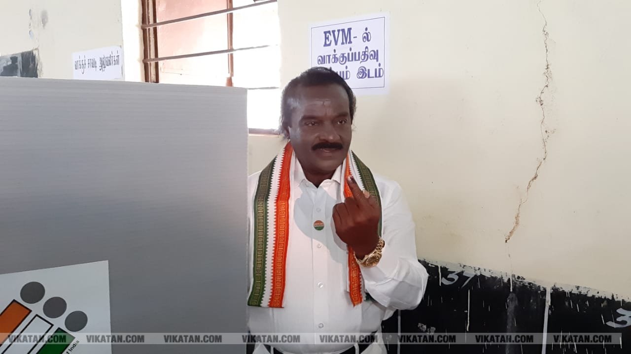 கமல், அஜித் முதல் முதல்வர் வரை... ஜனநாயகக் கடமையாற்றிய பிரபலங்கள்! - சிறப்பு புகைப்படத் தொகுப்பு கமல், அஜித் முதல் முதல்வர் வரை... ஜனநாயகக் கடமையாற்றிய பிரபலங்கள்! - சிறப்பு புகைப்படத் தொகுப்பு