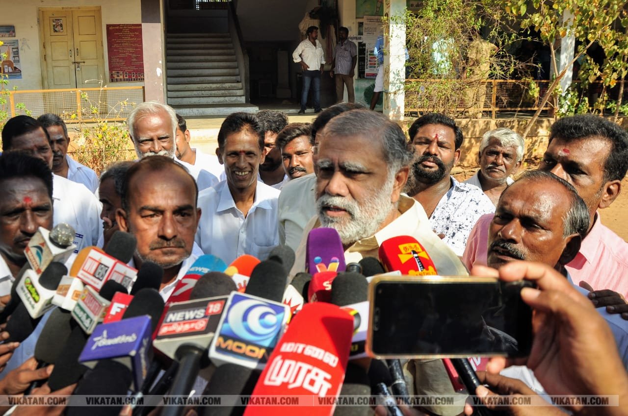 கமல், அஜித் முதல் முதல்வர் வரை... ஜனநாயகக் கடமையாற்றிய பிரபலங்கள்! - சிறப்பு புகைப்படத் தொகுப்பு கமல், அஜித் முதல் முதல்வர் வரை... ஜனநாயகக் கடமையாற்றிய பிரபலங்கள்! - சிறப்பு புகைப்படத் தொகுப்பு