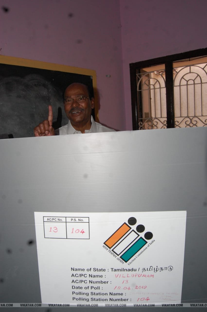 கமல், அஜித் முதல் முதல்வர் வரை... ஜனநாயகக் கடமையாற்றிய பிரபலங்கள்! - சிறப்பு புகைப்படத் தொகுப்பு கமல், அஜித் முதல் முதல்வர் வரை... ஜனநாயகக் கடமையாற்றிய பிரபலங்கள்! - சிறப்பு புகைப்படத் தொகுப்பு