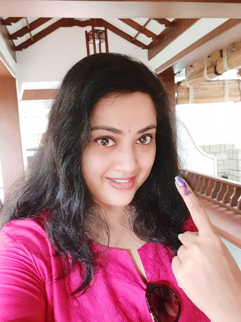 கமல், அஜித் முதல் முதல்வர் வரை... ஜனநாயகக் கடமையாற்றிய பிரபலங்கள்! - சிறப்பு புகைப்படத் தொகுப்பு கமல், அஜித் முதல் முதல்வர் வரை... ஜனநாயகக் கடமையாற்றிய பிரபலங்கள்! - சிறப்பு புகைப்படத் தொகுப்பு