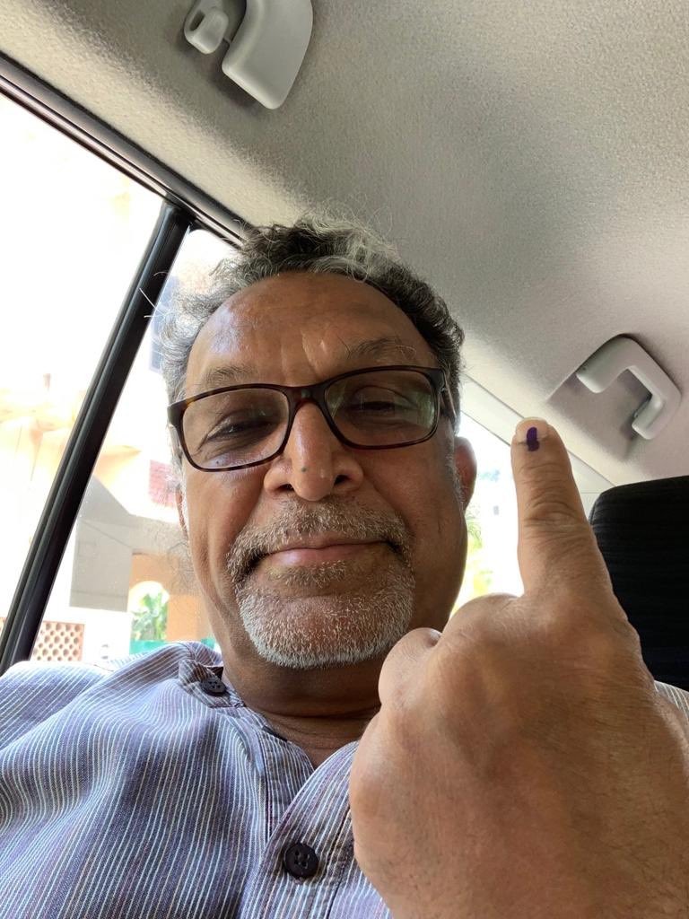 கமல், அஜித் முதல் முதல்வர் வரை... ஜனநாயகக் கடமையாற்றிய பிரபலங்கள்! - சிறப்பு புகைப்படத் தொகுப்பு கமல், அஜித் முதல் முதல்வர் வரை... ஜனநாயகக் கடமையாற்றிய பிரபலங்கள்! - சிறப்பு புகைப்படத் தொகுப்பு
