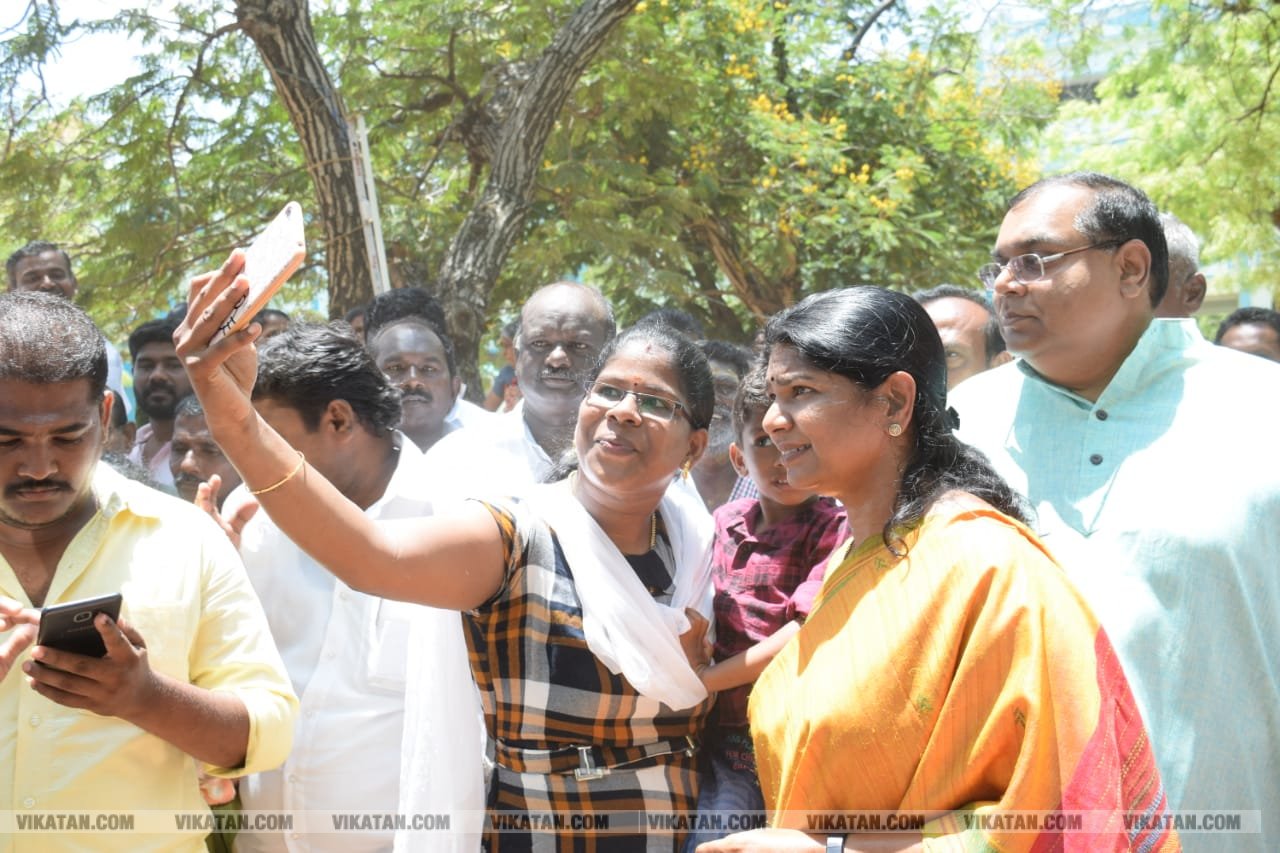 கமல், அஜித் முதல் முதல்வர் வரை... ஜனநாயகக் கடமையாற்றிய பிரபலங்கள்! - சிறப்பு புகைப்படத் தொகுப்பு கமல், அஜித் முதல் முதல்வர் வரை... ஜனநாயகக் கடமையாற்றிய பிரபலங்கள்! - சிறப்பு புகைப்படத் தொகுப்பு