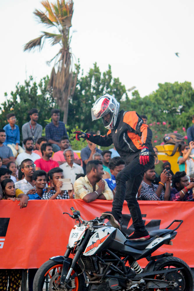 புதுச்சேரி காந்தி திடலில் நடைபெற்ற தேர்தல் விழிப்புணர்வு பைக் ஸ்டண்ட் நிகழ்ச்சி புதுச்சேரி காந்தி திடலில் நடைபெற்ற தேர்தல் விழிப்புணர்வு பைக் ஸ்டண்ட் நிகழ்ச்சி