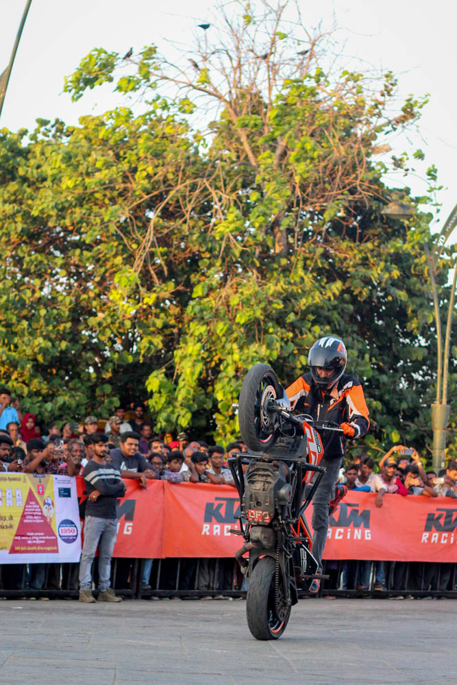 புதுச்சேரி காந்தி திடலில் நடைபெற்ற தேர்தல் விழிப்புணர்வு பைக் ஸ்டண்ட் நிகழ்ச்சி புதுச்சேரி காந்தி திடலில் நடைபெற்ற தேர்தல் விழிப்புணர்வு பைக் ஸ்டண்ட் நிகழ்ச்சி
