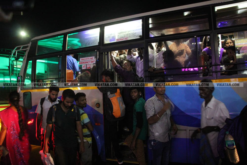 வாக்களிப்பதற்காக 'ரிஸ்க்' பயணம்... போதிய பேருந்துகளின்றி தவித்த மக்கள்! #NightVisit வாக்களிப்பதற்காக 'ரிஸ்க்' பயணம்... போதிய பேருந்துகளின்றி தவித்த மக்கள்! #NightVisit