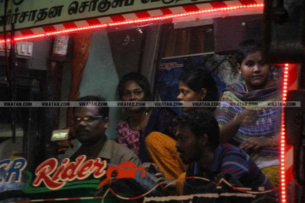 வாக்களிப்பதற்காக 'ரிஸ்க்' பயணம்... போதிய பேருந்துகளின்றி தவித்த மக்கள்! #NightVisit வாக்களிப்பதற்காக 'ரிஸ்க்' பயணம்... போதிய பேருந்துகளின்றி தவித்த மக்கள்! #NightVisit