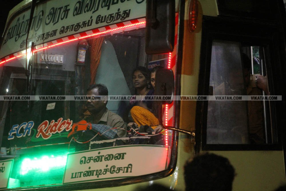 வாக்களிப்பதற்காக 'ரிஸ்க்' பயணம்... போதிய பேருந்துகளின்றி தவித்த மக்கள்! #NightVisit வாக்களிப்பதற்காக 'ரிஸ்க்' பயணம்... போதிய பேருந்துகளின்றி தவித்த மக்கள்! #NightVisit