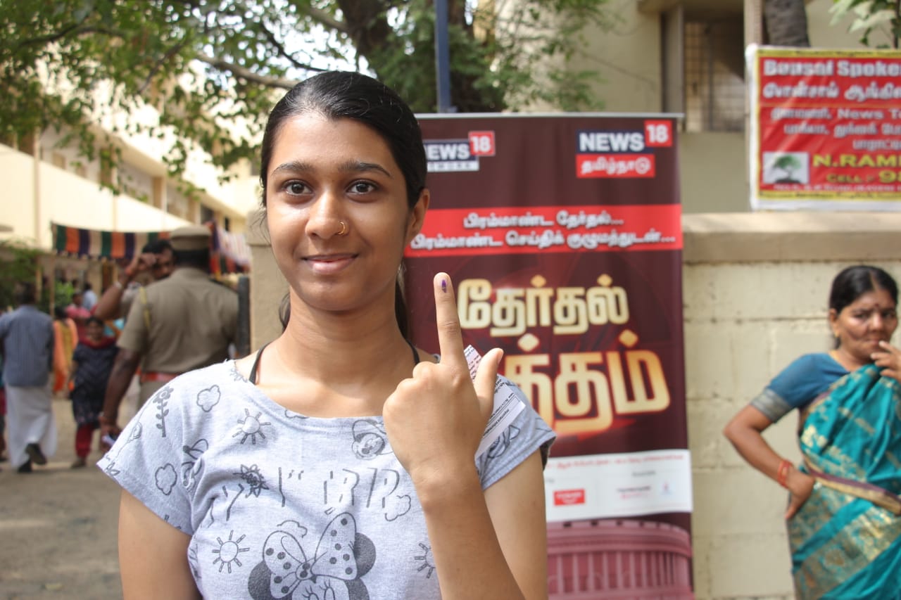 முதல் முறை ஓட்டளிப்பவர் முதல் 90 வயது பாட்டி வரை... தமிழகம் முழுவதும் களைகட்டிய ஜனநாயகத் திருவிழா! - சுவாரஸ்யப் புகைப்படத் தொகுப்பு முதல் முறை ஓட்டளிப்பவர் முதல் 90 வயது பாட்டி வரை... தமிழகம் முழுவதும் களைகட்டிய ஜனநாயகத் திருவிழா! - சுவாரஸ்யப் புகைப்படத் தொகுப்பு