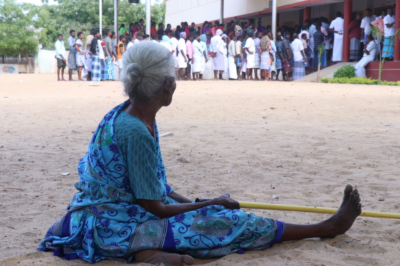 முதல் முறை ஓட்டளிப்பவர் முதல் 90 வயது பாட்டி வரை... தமிழகம் முழுவதும் களைகட்டிய ஜனநாயகத் திருவிழா! - சுவாரஸ்யப் புகைப்படத் தொகுப்பு முதல் முறை ஓட்டளிப்பவர் முதல் 90 வயது பாட்டி வரை... தமிழகம் முழுவதும் களைகட்டிய ஜனநாயகத் திருவிழா! - சுவாரஸ்யப் புகைப்படத் தொகுப்பு
