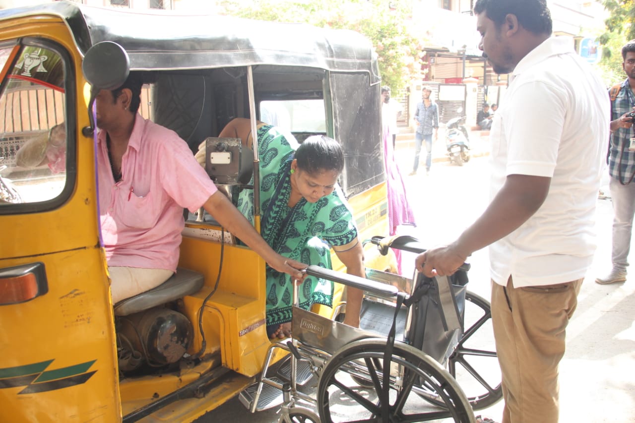 முதல் முறை ஓட்டளிப்பவர் முதல் 90 வயது பாட்டி வரை... தமிழகம் முழுவதும் களைகட்டிய ஜனநாயகத் திருவிழா! - சுவாரஸ்யப் புகைப்படத் தொகுப்பு முதல் முறை ஓட்டளிப்பவர் முதல் 90 வயது பாட்டி வரை... தமிழகம் முழுவதும் களைகட்டிய ஜனநாயகத் திருவிழா! - சுவாரஸ்யப் புகைப்படத் தொகுப்பு