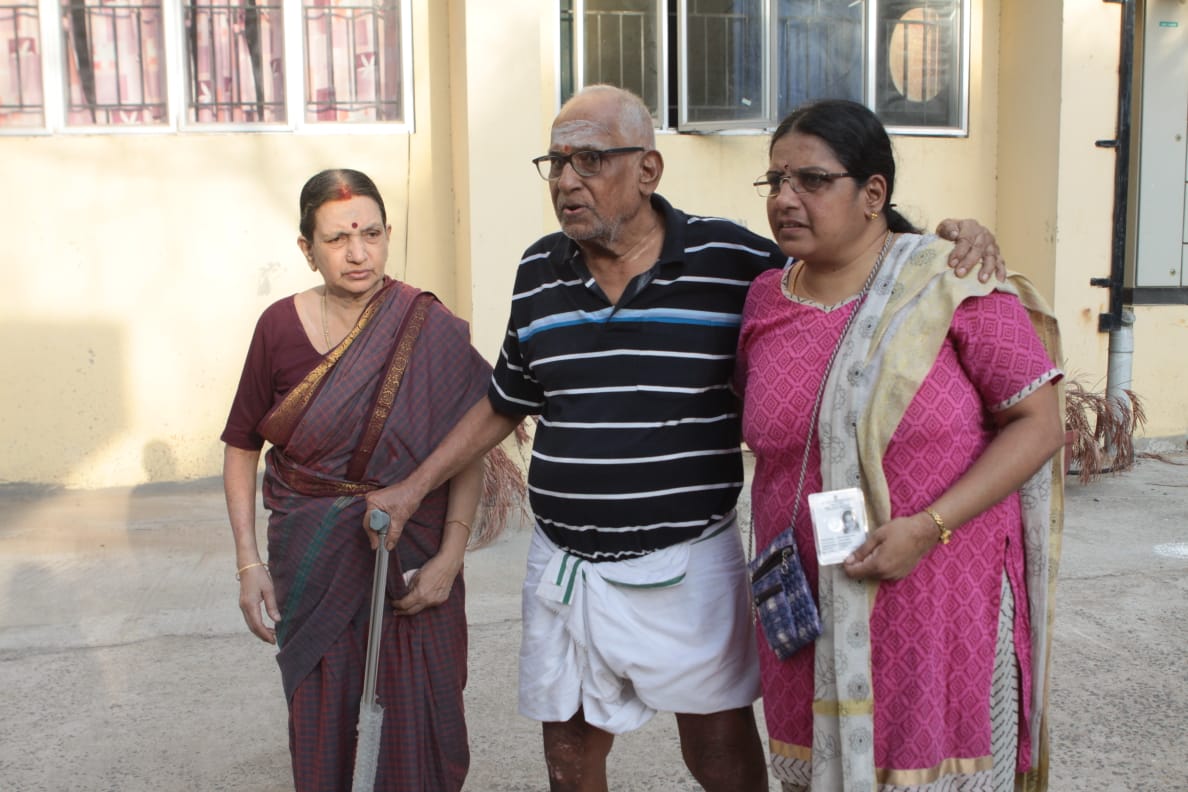 முதல் முறை ஓட்டளிப்பவர் முதல் 90 வயது பாட்டி வரை... தமிழகம் முழுவதும் களைகட்டிய ஜனநாயகத் திருவிழா! - சுவாரஸ்யப் புகைப்படத் தொகுப்பு முதல் முறை ஓட்டளிப்பவர் முதல் 90 வயது பாட்டி வரை... தமிழகம் முழுவதும் களைகட்டிய ஜனநாயகத் திருவிழா! - சுவாரஸ்யப் புகைப்படத் தொகுப்பு