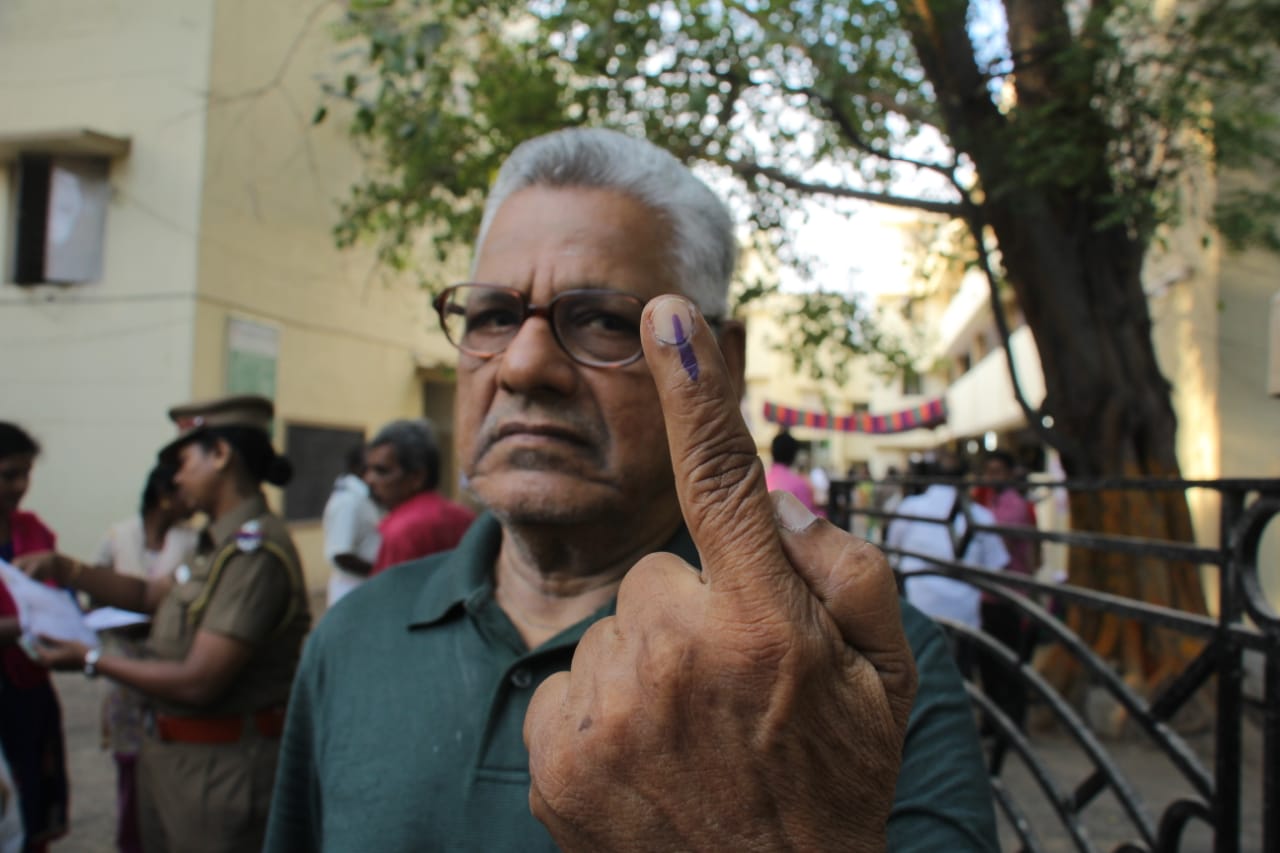 முதல் முறை ஓட்டளிப்பவர் முதல் 90 வயது பாட்டி வரை... தமிழகம் முழுவதும் களைகட்டிய ஜனநாயகத் திருவிழா! - சுவாரஸ்யப் புகைப்படத் தொகுப்பு முதல் முறை ஓட்டளிப்பவர் முதல் 90 வயது பாட்டி வரை... தமிழகம் முழுவதும் களைகட்டிய ஜனநாயகத் திருவிழா! - சுவாரஸ்யப் புகைப்படத் தொகுப்பு