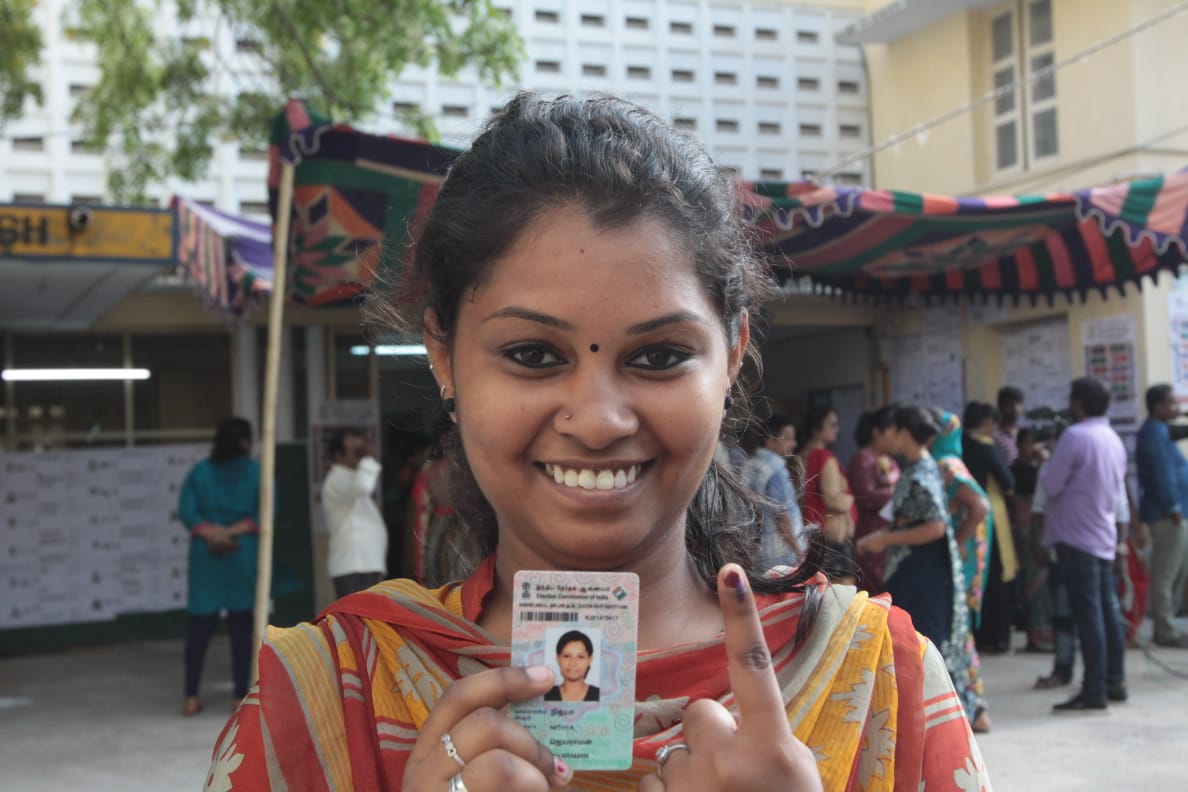 முதல் முறை ஓட்டளிப்பவர் முதல் 90 வயது பாட்டி வரை... தமிழகம் முழுவதும் களைகட்டிய ஜனநாயகத் திருவிழா! - சுவாரஸ்யப் புகைப்படத் தொகுப்பு முதல் முறை ஓட்டளிப்பவர் முதல் 90 வயது பாட்டி வரை... தமிழகம் முழுவதும் களைகட்டிய ஜனநாயகத் திருவிழா! - சுவாரஸ்யப் புகைப்படத் தொகுப்பு