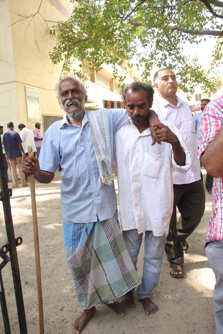 முதல் முறை ஓட்டளிப்பவர் முதல் 90 வயது பாட்டி வரை... தமிழகம் முழுவதும் களைகட்டிய ஜனநாயகத் திருவிழா! - சுவாரஸ்யப் புகைப்படத் தொகுப்பு முதல் முறை ஓட்டளிப்பவர் முதல் 90 வயது பாட்டி வரை... தமிழகம் முழுவதும் களைகட்டிய ஜனநாயகத் திருவிழா! - சுவாரஸ்யப் புகைப்படத் தொகுப்பு