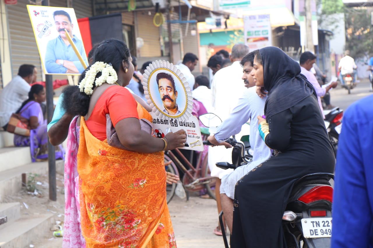 முதல் முறை ஓட்டளிப்பவர் முதல் 90 வயது பாட்டி வரை... தமிழகம் முழுவதும் களைகட்டிய ஜனநாயகத் திருவிழா! - சுவாரஸ்யப் புகைப்படத் தொகுப்பு முதல் முறை ஓட்டளிப்பவர் முதல் 90 வயது பாட்டி வரை... தமிழகம் முழுவதும் களைகட்டிய ஜனநாயகத் திருவிழா! - சுவாரஸ்யப் புகைப்படத் தொகுப்பு