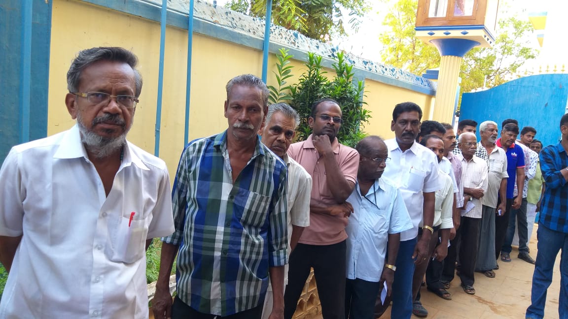 முதல் முறை ஓட்டளிப்பவர் முதல் 90 வயது பாட்டி வரை... தமிழகம் முழுவதும் களைகட்டிய ஜனநாயகத் திருவிழா! - சுவாரஸ்யப் புகைப்படத் தொகுப்பு முதல் முறை ஓட்டளிப்பவர் முதல் 90 வயது பாட்டி வரை... தமிழகம் முழுவதும் களைகட்டிய ஜனநாயகத் திருவிழா! - சுவாரஸ்யப் புகைப்படத் தொகுப்பு