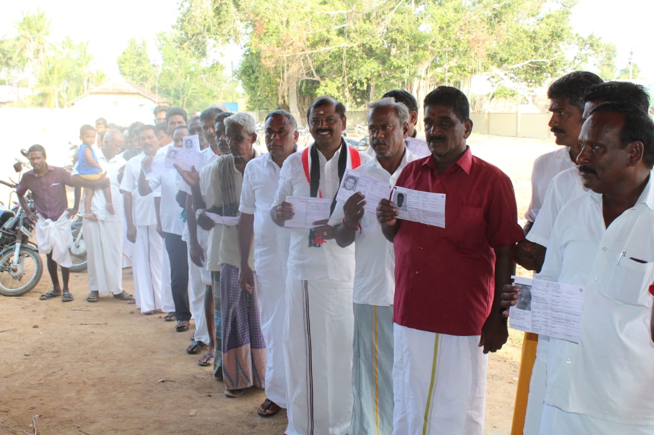 முதல் முறை ஓட்டளிப்பவர் முதல் 90 வயது பாட்டி வரை... தமிழகம் முழுவதும் களைகட்டிய ஜனநாயகத் திருவிழா! - சுவாரஸ்யப் புகைப்படத் தொகுப்பு முதல் முறை ஓட்டளிப்பவர் முதல் 90 வயது பாட்டி வரை... தமிழகம் முழுவதும் களைகட்டிய ஜனநாயகத் திருவிழா! - சுவாரஸ்யப் புகைப்படத் தொகுப்பு