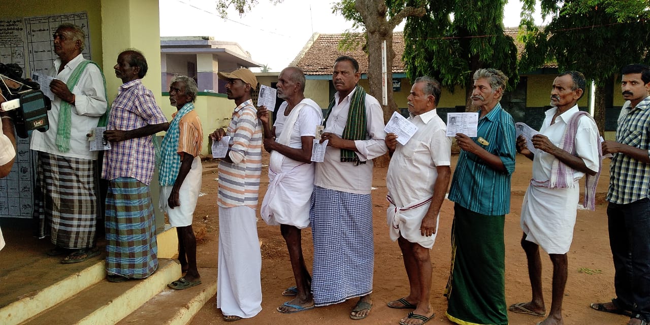 முதல் முறை ஓட்டளிப்பவர் முதல் 90 வயது பாட்டி வரை... தமிழகம் முழுவதும் களைகட்டிய ஜனநாயகத் திருவிழா! - சுவாரஸ்யப் புகைப்படத் தொகுப்பு முதல் முறை ஓட்டளிப்பவர் முதல் 90 வயது பாட்டி வரை... தமிழகம் முழுவதும் களைகட்டிய ஜனநாயகத் திருவிழா! - சுவாரஸ்யப் புகைப்படத் தொகுப்பு