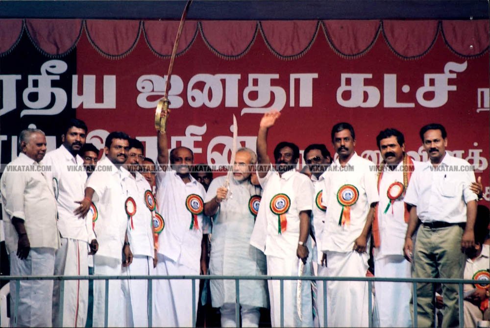 அரசியல்லா இதெல்லாம்... தமிழக தலைவர்களின் பழைய கூட்டணி க்ளிக்ஸ் அரசியல்லா இதெல்லாம்... தமிழக தலைவர்களின் பழைய கூட்டணி க்ளிக்ஸ்