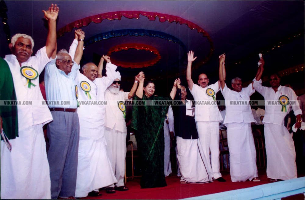 அரசியல்லா இதெல்லாம்... தமிழக தலைவர்களின் பழைய கூட்டணி க்ளிக்ஸ் அரசியல்லா இதெல்லாம்... தமிழக தலைவர்களின் பழைய கூட்டணி க்ளிக்ஸ்