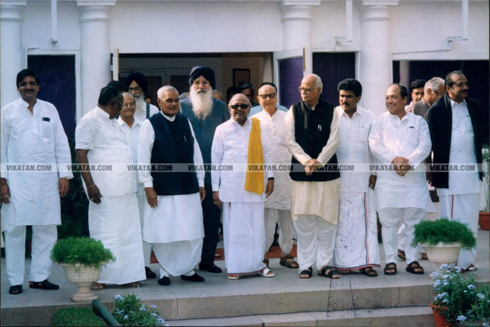 அரசியல்லா இதெல்லாம்... தமிழக தலைவர்களின் பழைய கூட்டணி க்ளிக்ஸ் அரசியல்லா இதெல்லாம்... தமிழக தலைவர்களின் பழைய கூட்டணி க்ளிக்ஸ்